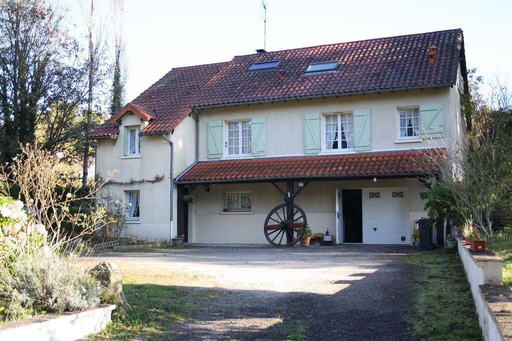 Chambre D'Hotes Les Chenes Chaptelat Exterior foto